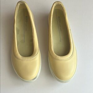 Ecco‎ Yellow Leather Flats